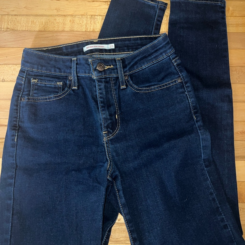 Levi’s 721 High Rise Jeans- Skinny, Dark Wash, size 25